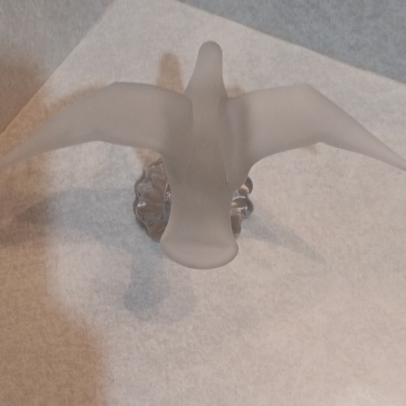 Frosted Glass Bird Figurine - Picture 3 of 6